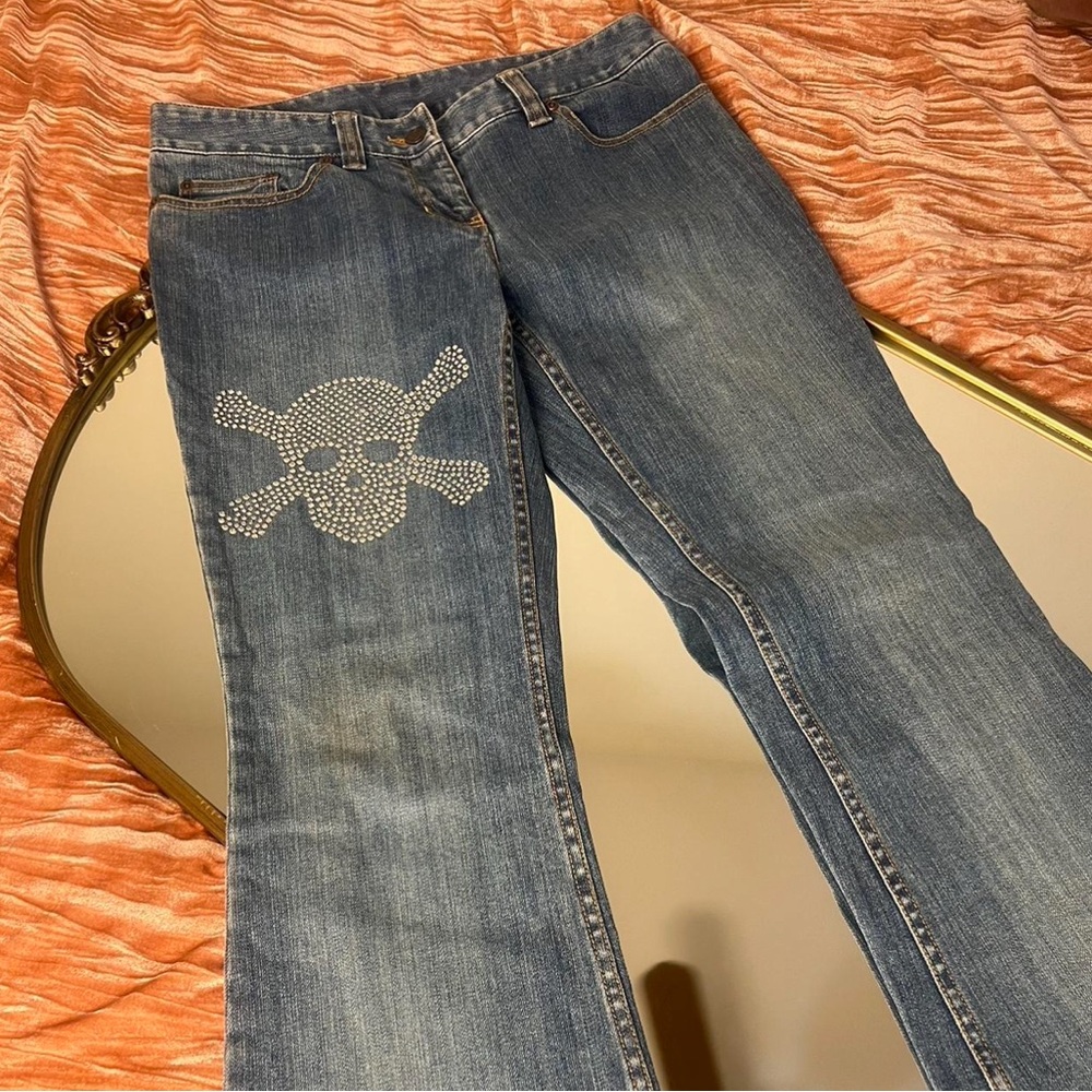 Y2K low rise inc flare jeans with bedazzled skull💎